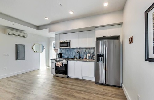 Hoover - Foster Apartamento | Brand New Luxury Fully Furnished Studio Suite!