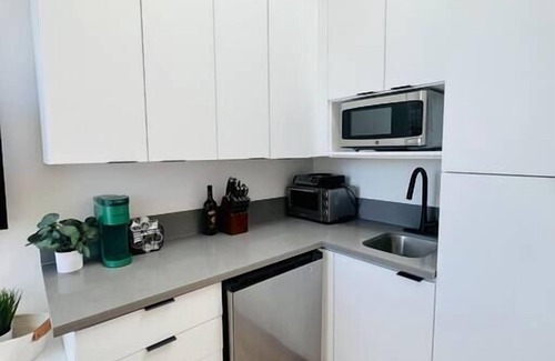 Hoover - Foster Apartamento | Brand New Luxury Fully Furnished Studio Suite!