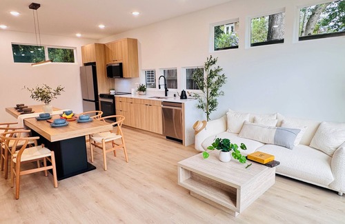Victory Heights Casa | Brand New 4BR Luxury Seattle Retreat
