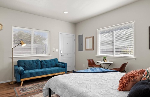 Tri-Cities Apartamento | Brand new, luxury studio for rent by the night, week or month!