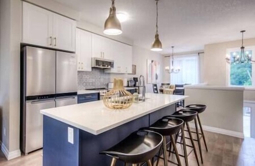 Rosemount Casa | BRAND-NEW LUXURY SUITE in DOON SOUTH, min to 401