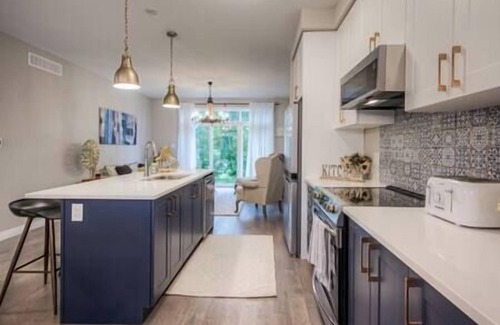 Rosemount Casa | BRAND-NEW LUXURY SUITE in DOON SOUTH, min to 401
