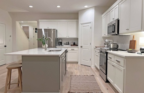 Oxford Casa | Brand New Luxury Townhome 2 Miles from The Square!