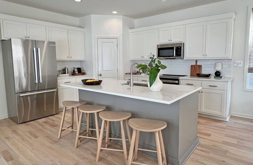 Oxford Casa | Brand New Luxury Townhome 2 Miles from The Square!