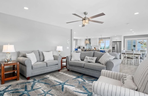 East Sandwich Casa | Brand New Magnificent Oceanfront Home with Spectacular Views on Private Beach