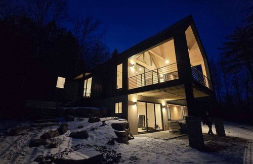 Windham Casa | Brand NEW MINT Windham 5BR/4.5BA home on 5 acre, wooded hilltop.
