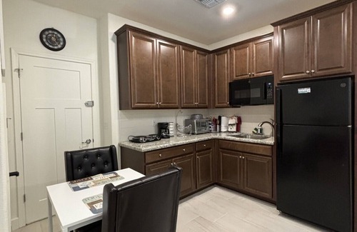 Sacramento Casa | Brand-new Modern 1 Bedroom Suite: Kitchenette, Separate Entrance, Great Location