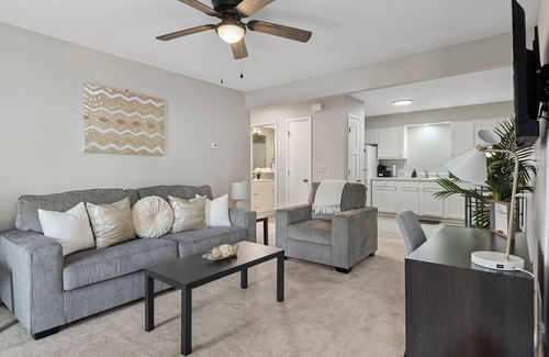 Springfield Apartamento | Brand New! Modern 1BD,1BA Hidden Gem w/King Bed, Patio, Fast WiFi & Free Parking
