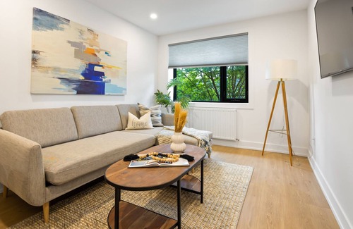 Forest Hill South Apartamento | Brand New Modern 2 Bedroom Unit in the heart of Midtown