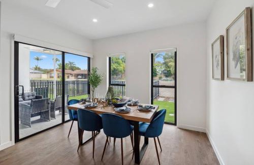 Capalaba Casa | Brand New Modern 4BR House with Parking Yard Mall and Park