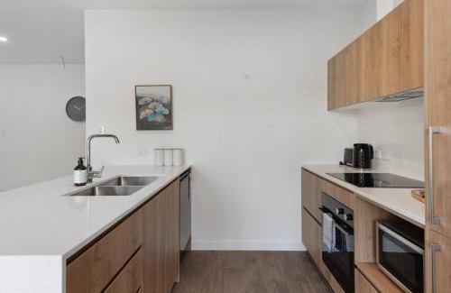 Capalaba Casa | Brand New Modern 4BR House with Parking Yard Mall and Park