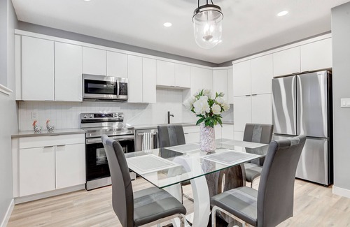 Grande Prairie Casa | Brand New Modern Escape