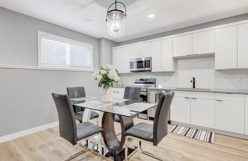 Grande Prairie Casa | Brand New Modern Escape