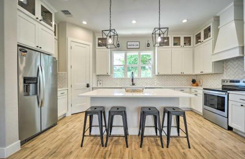 Canyon Lake Casa | Brand New Modern Canyon Lake Escape with Fire Pit!
