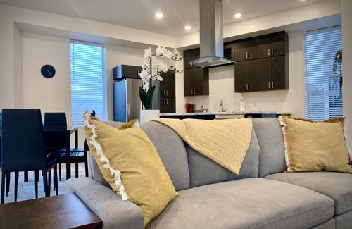 Columbia Condominio | Brand New Modern Downtown Condo designed by award-winning architect!
