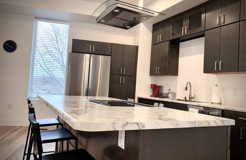 Columbia Condominio | Brand New Modern Downtown Condo designed by award-winning architect!