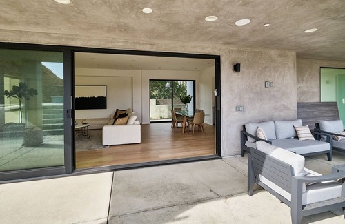 Malibu Casa | Brand New Modern Home 7 minutes from the beach!