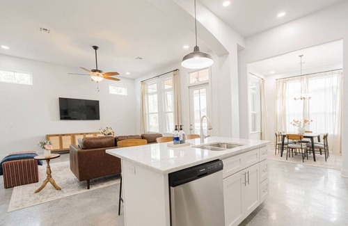 Lafayette Casa | Brand New, Modern home In The Heart Of Lafayette
