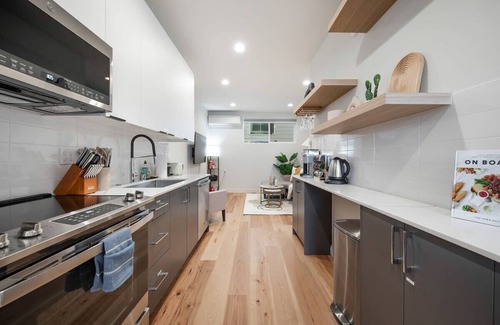 Wallingford Casa | Brand New Modern Home with Seattle City View|95 ws