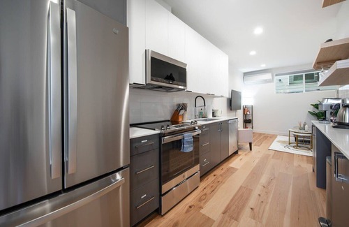 Wallingford Casa | Brand New Modern Home with Seattle City View|95 ws