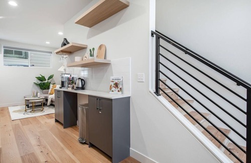 Wallingford Casa | Brand New Modern Home with Seattle City View|95 ws
