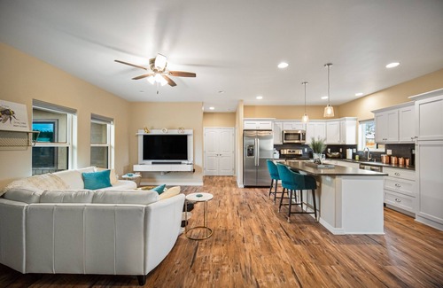 Pagosa Highlands Casa | Brand-new, modern home with great kitchen - near town, golf & hot springs