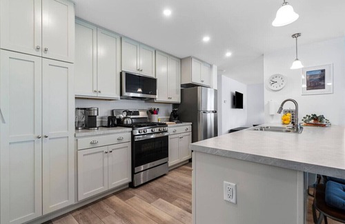 Lexington Casa | Brand New Modern 3bd 2bth 5 homes from beach!