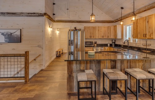 Campton Casa | Brand new mountain home with rustic charm in the heart of the whites!