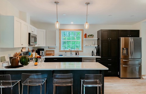East Madison Casa | Brand new Mountain Side Family Retreat