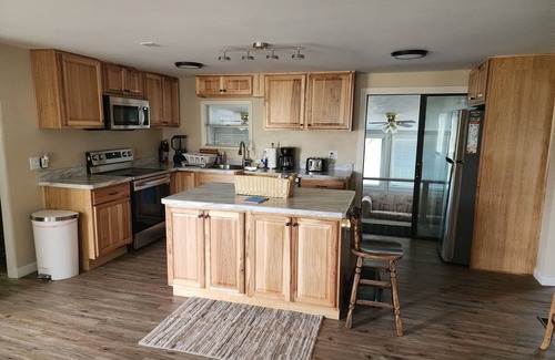 Cascade Cabina | Brand new-newly renovated cabin on 1/2 acre lot right on the Missouri River!