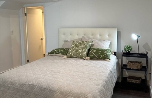 West Oak Trails Apartamento | Brand New Oakville Apartment Unit