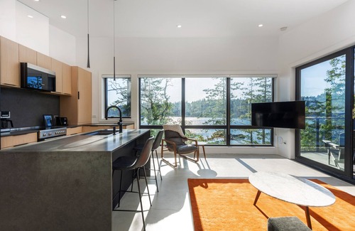 Halfmoon Bay Casa | Brand New Ocean Front Getaway Just Steps From The Ocean