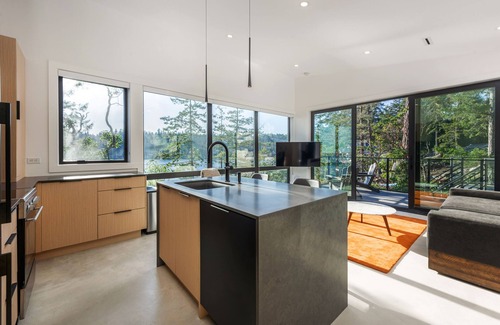 Halfmoon Bay Casa | Brand New Ocean Front Getaway Just Steps From The Ocean