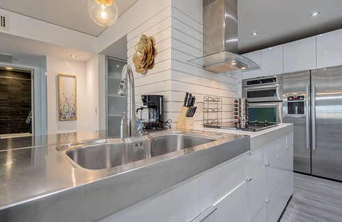 Entertainment District Condominio | Brand New | Old Town | 2BD/2BTH | POOL | Furnished