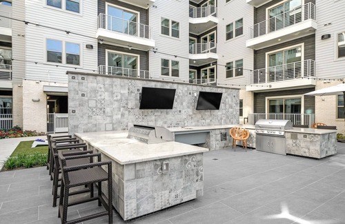 Greenway Plaza-Upper Kirby Apartamento | BRAND NEW “PARIS” Theme Luxury apt in River Oaks