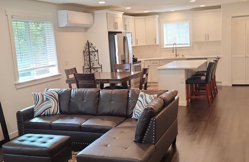 Eastside Apartamento | Brand New Peaceful Top Floor 2-bedroom Apartment in Tacoma