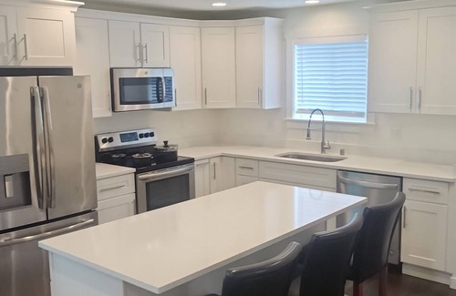 Eastside Apartamento | Brand New Peaceful Top Floor 2-bedroom Apartment in Tacoma