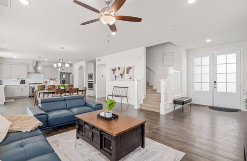 Clovis Casa | Brand New, Pool, Game Room, BBQ, 2 King Suites!