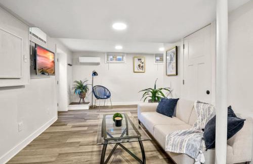 Southwest Minneapolis Apartamento | BRAND NEW Private and Modern 2BR Unit