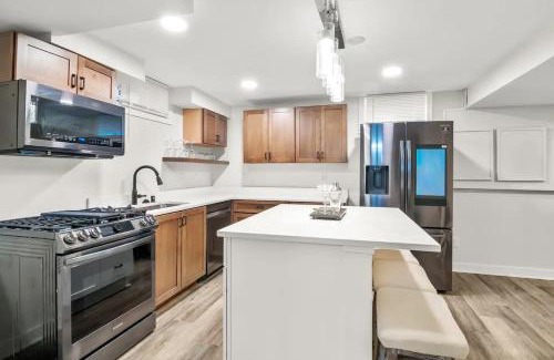 Southwest Minneapolis Apartamento | BRAND NEW Private and Modern 2BR Unit