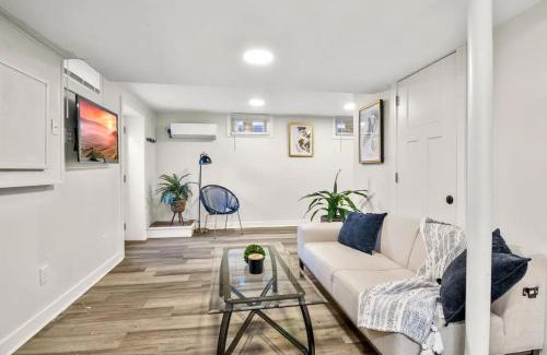 Southwest Minneapolis Apartamento | BRAND NEW Private and Modern 2BR Unit