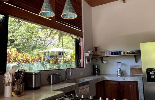 Cabuya Casa | New, Private Beach House with garden 200 m from the beach