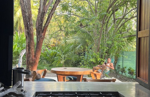 Cabuya Casa | New, Private Beach House with garden 200 m from the beach