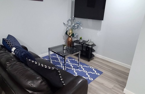 St. James Casa | Brand New Private Entrance Suite in Airport Area