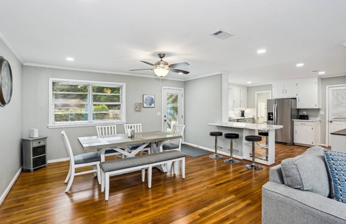 Northeast Pensacola Casa | Brand New Private Pool | Huge Open Lot |Corn Hole and Volleyball |Convenient to Airport and Shopping