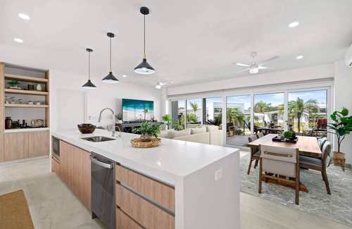 Playa Avellanas Casa | Brand New Professionally Decorated Luxury 5 Bed Avellanas Home Minutes to Beach