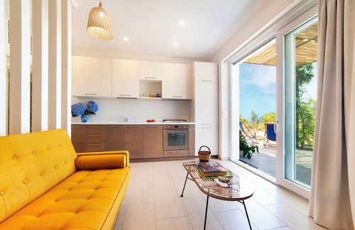 Panza Otro | Brand new property - Casa Via Costa - spacious, panoramic and private apartments