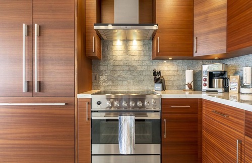 Historic Lahaina Front Street Condominio | BRAND NEW REMODEL Rooftop Lahaina Oceanfront Penthouse with 360 degree views!