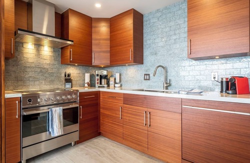 Historic Lahaina Front Street Condominio | BRAND NEW REMODEL Rooftop Lahaina Oceanfront Penthouse with 360 degree views!