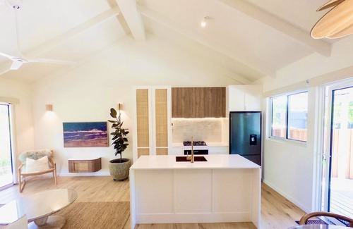 Suffolk Park Cabina | *BRAND NEW RENOVATION* Beautiful Cabin Steps from Beach